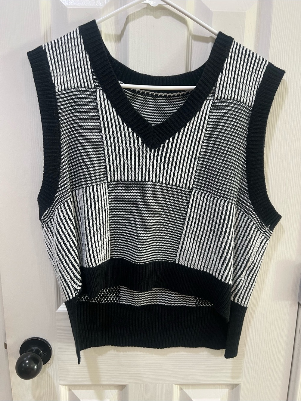 SHEIN Black and White Striped V-Neck Knit Vest Large